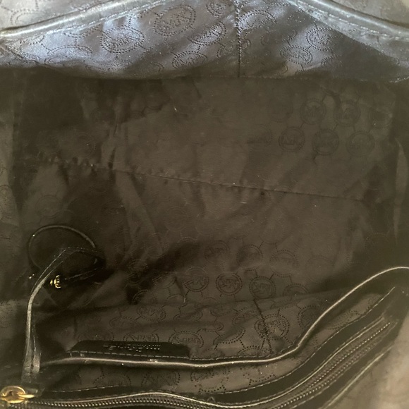 Michael Kors Signature Bag (Black) w/Gold Hardware. - Picture 14 of 14